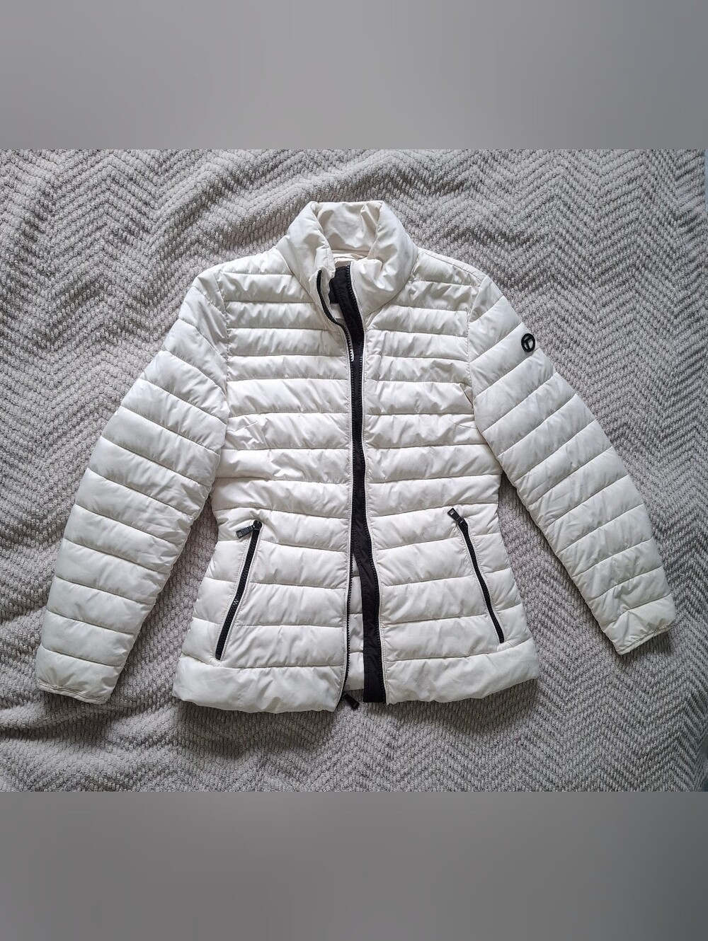 Tahari Women's White Quilted Puffer Jacket with Black Trim